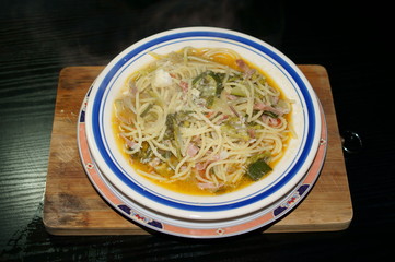 Spaghetti con salsa all'italiana