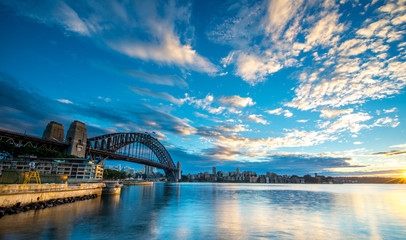 Obraz premium Sunrise from Sydney Harbour bridge.