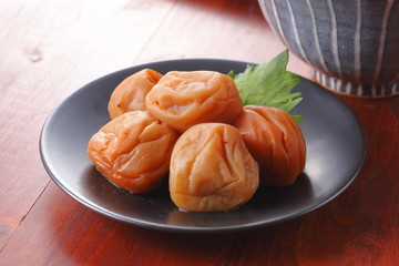 梅干し　Pickled plums  umeboshi
