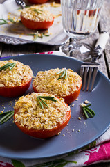Tomatoes with crunchy sprinkles