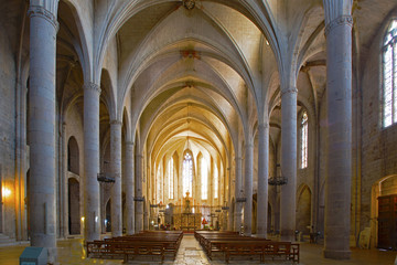 iglesia de culto religioso catolico en girona