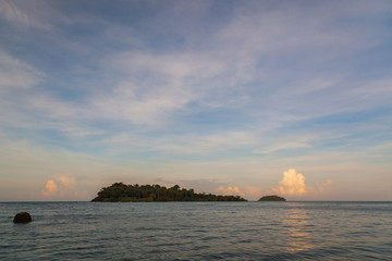 Naklejka premium Small island at sunset