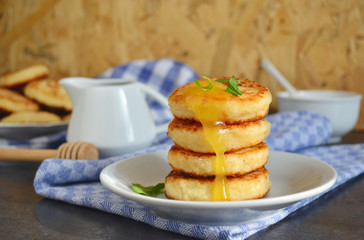 cottage cheese pancakes with honey 
