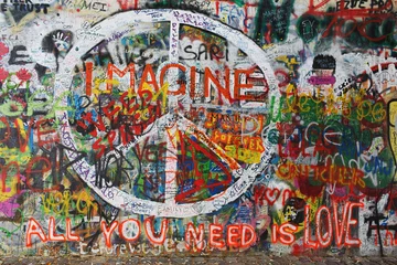 Papier Peint photo Lavable Graffiti Graffiti de paix coloré sur le mur