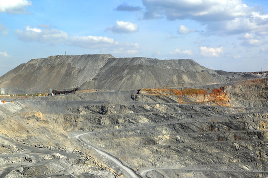 gravel production in quarry