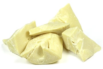 Kakaobutter isoliert auf weißem Hintergrund