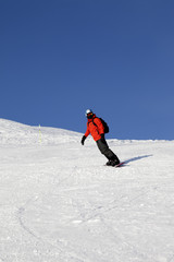 Fototapeta na wymiar Snowboarder on ski slope at nice day