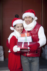 Fototapeta premium Young couple holding Christmas Gifts