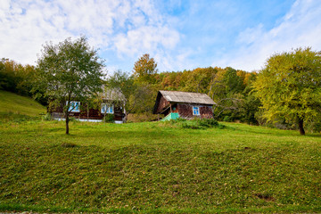 Obraz premium Mountain country village landscape with clouds and blue sky