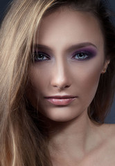 Obraz premium Portrait of beautiful woman with bright evening make up.