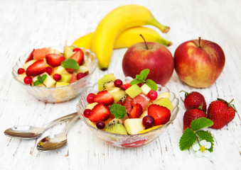Salad with fresh fruits