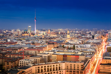 Blick über Berlin bei Nacht - obrazy, fototapety, plakaty