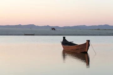Zelfklevend Fotobehang barque sur un fleuve au coucher de soleil © Olivier Tabary