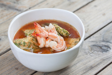 Thai food: Spicy and Soup Curry with Shrimp and Vegetable Omelet