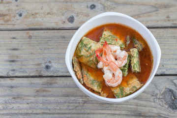 Thai food: Spicy and Soup Curry with Shrimp and Vegetable Omelet