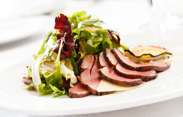 Fillet of beef with salad