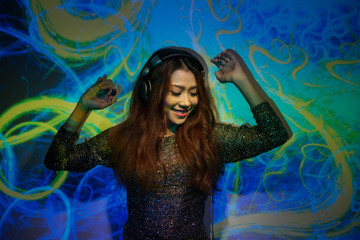 Dancing dj