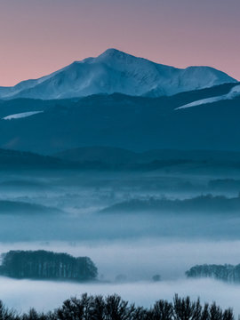 Fototapeta Pic Orhy avec brouillard
