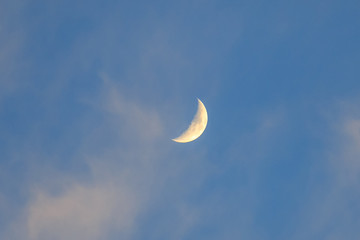 Obraz premium abstract daytime crescent moon in the sky background