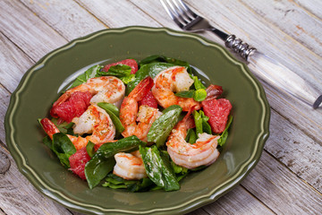 Shrimp, grapefruit and spinach salad.