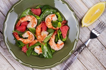 Shrimp, grapefruit and spinach salad. View from above, top studio shot