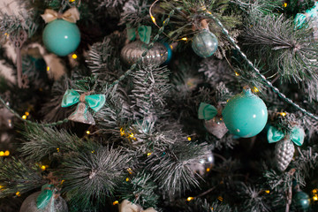 Игрушки на елке