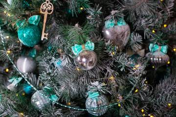 Игрушки на елке