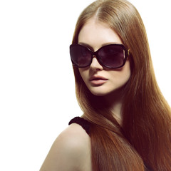 Fototapeta premium Girl in sunglasses. Beautiful woman in sunglasses posing in stud