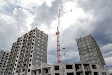 Fototapeta na wymiar New residential high-rise buildings and industrial cranes