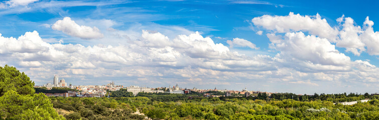 Fototapeta premium Skyline view of Madrid, Spain