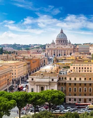 Afwasbaar Fotobehang Rome Rome en de Sint-Pietersbasiliek in Vaticaan