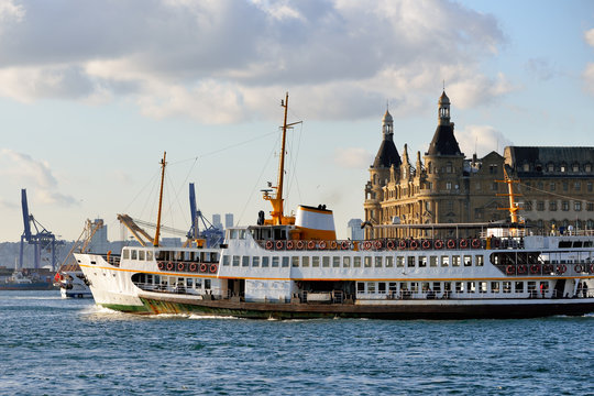 A ferry sails into the Bosphorus Sea, Istanbul, Turkey.