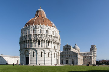 monumentos religiosos de la ciudad italiana de Pisa