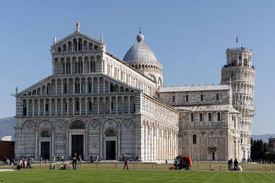 monumentos religiosos de la ciudad italiana de Pisa