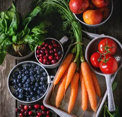 Deurstickers Groenten Mix van fruit, groenten en bessen
