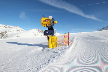 Snow cannon