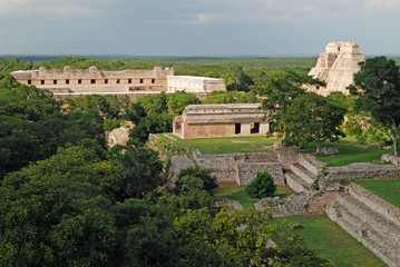 Fototapeta na wymiar Ruinen der Mayastadt Uxmal, Yucatán, Mexiko
