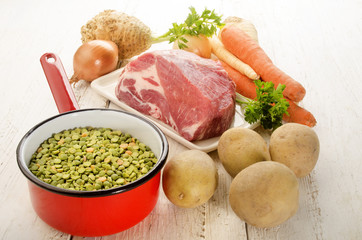 ingredients to make splitt pea soup