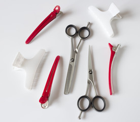 парикмахерские инструменты ножницы расчески зажимы
