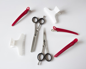 парикмахерские инструменты ножницы расчески зажимы
