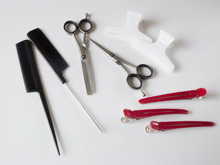 парикмахерские инструменты ножницы расчески зажимы
