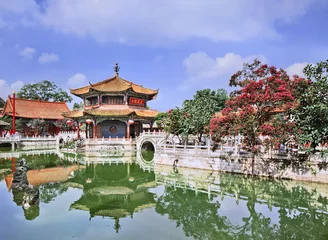 Poster de jardin Temple Pavilion mirrored in green pond, Yuantong Temple, Kunming, Yunnan Province, China.