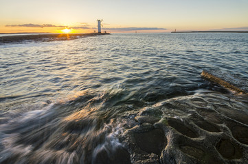 Zachód słońca nad wiatrakiem w Świnoujściu © Mike Mareen