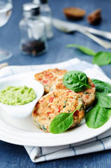 vegetables spinach salmon burgers with avocado sauce