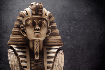 Pharao Tutanchamun-Maske aus Stein