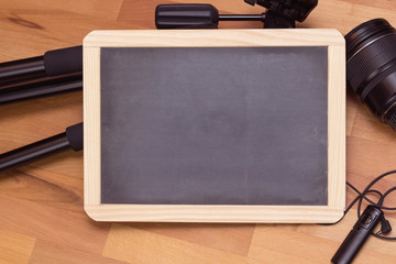 Fotografie Equipment mit Werbeschild