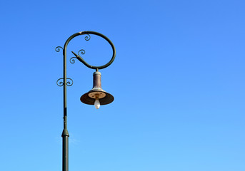 Fototapeta na wymiar top of the old street metal lamp photography