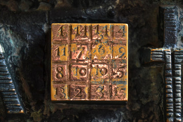 Porte grav&eacute;e de la Sagrada Familia