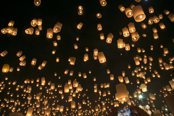 Loi Krathong © fittingvoyage