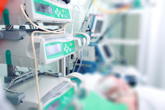 Parenteral nutrition to critically ill patients